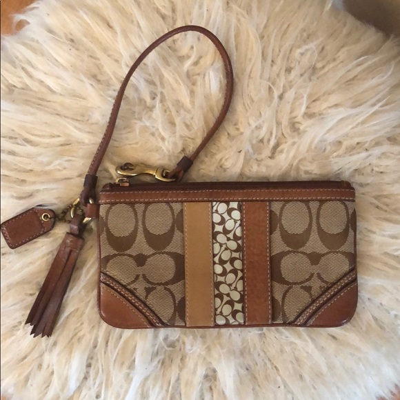 Coach Handbags - Coach wristlet